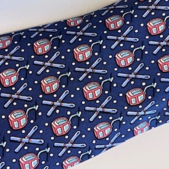 NWT Mens Vineyard Vines Silk Tie with Skis and Gondolas - Picture 4 of 4